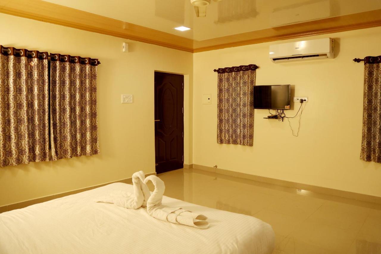 Royal Nature Resort Pollāchi Exterior photo