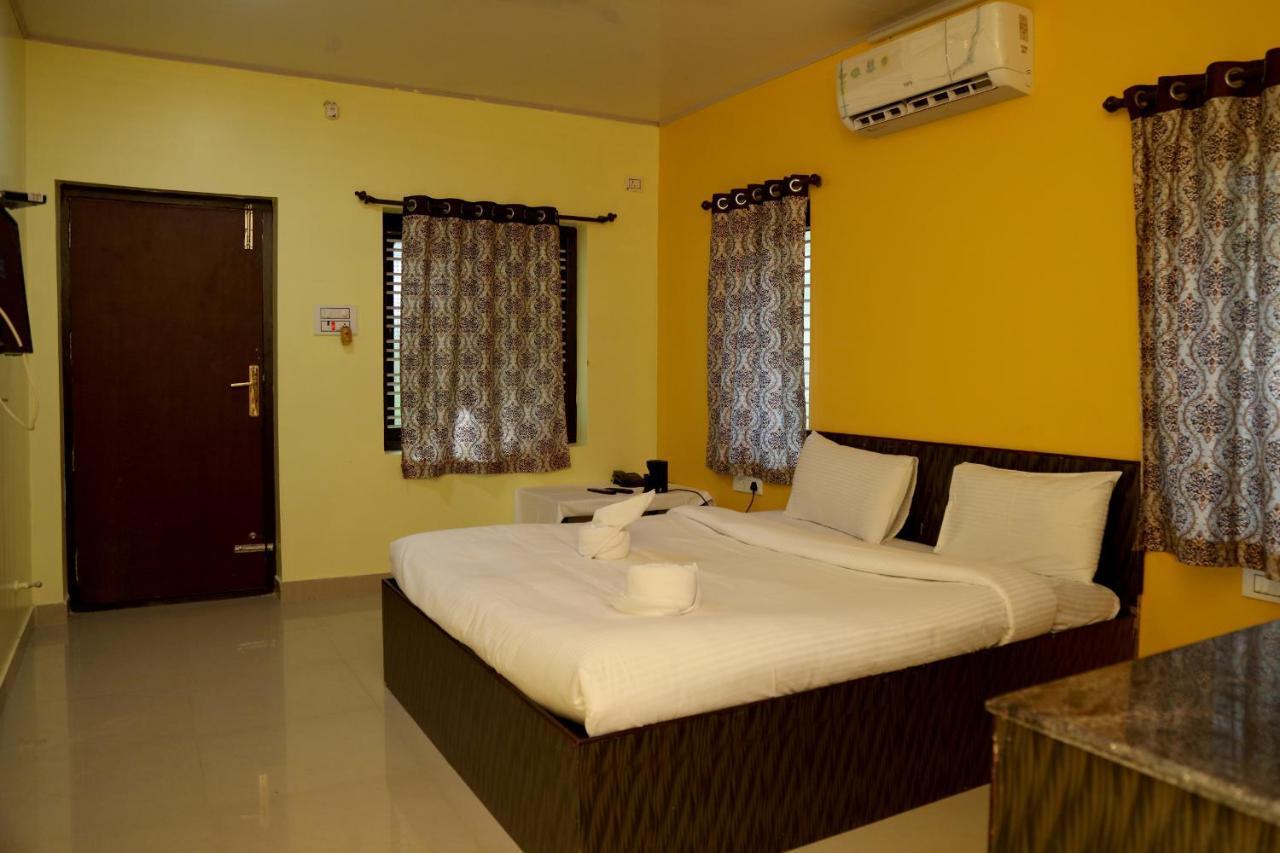 Royal Nature Resort Pollāchi Exterior photo