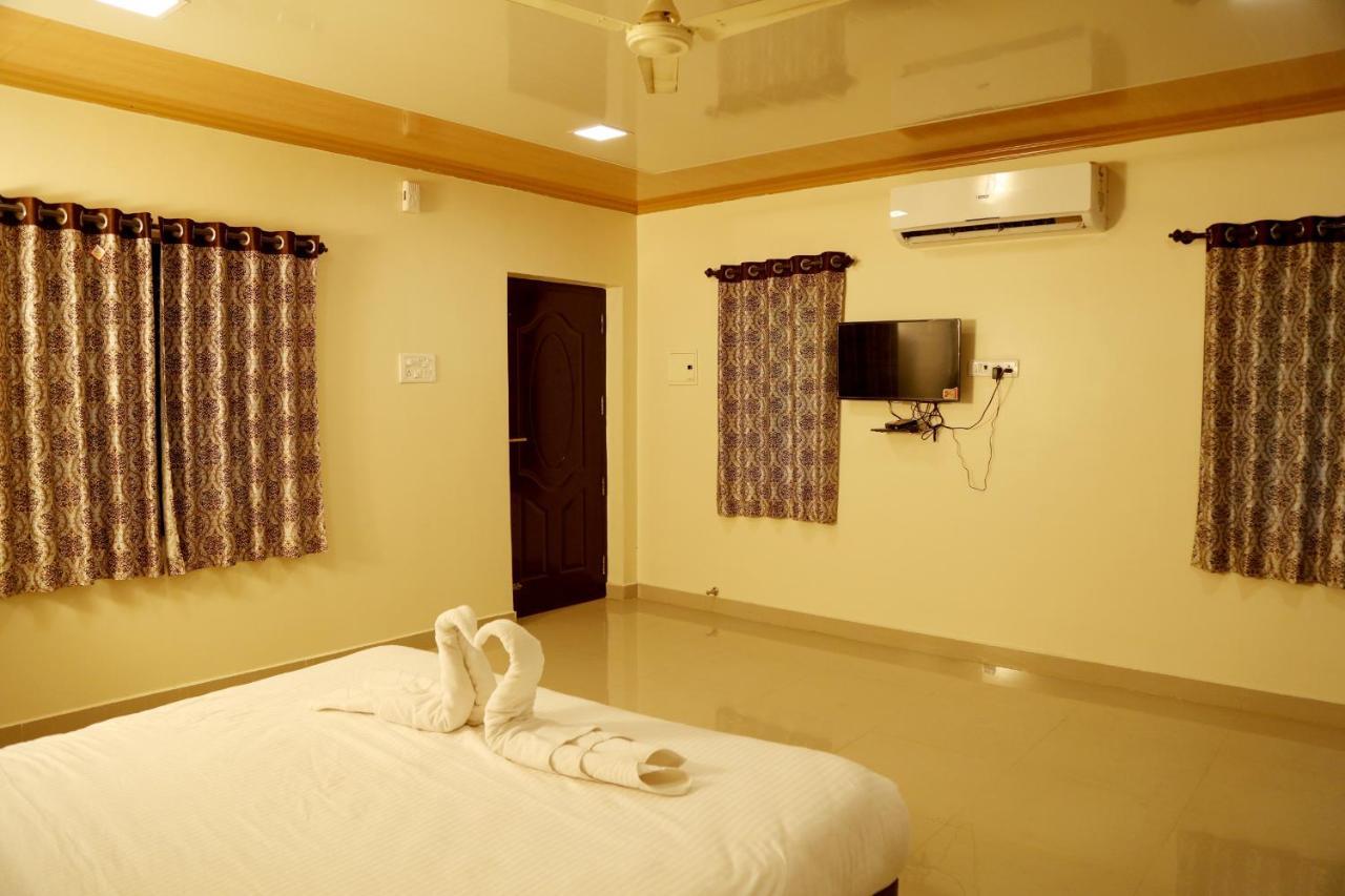 Royal Nature Resort Pollāchi Exterior photo