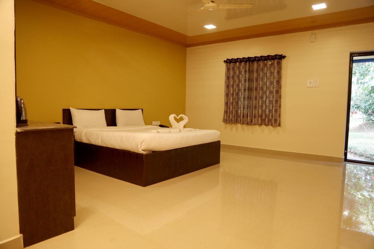 Royal Nature Resort Pollāchi Exterior photo